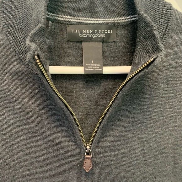 Bloomingdales Men’s gray 1/4 zip sweater. - Picture 5 of 5